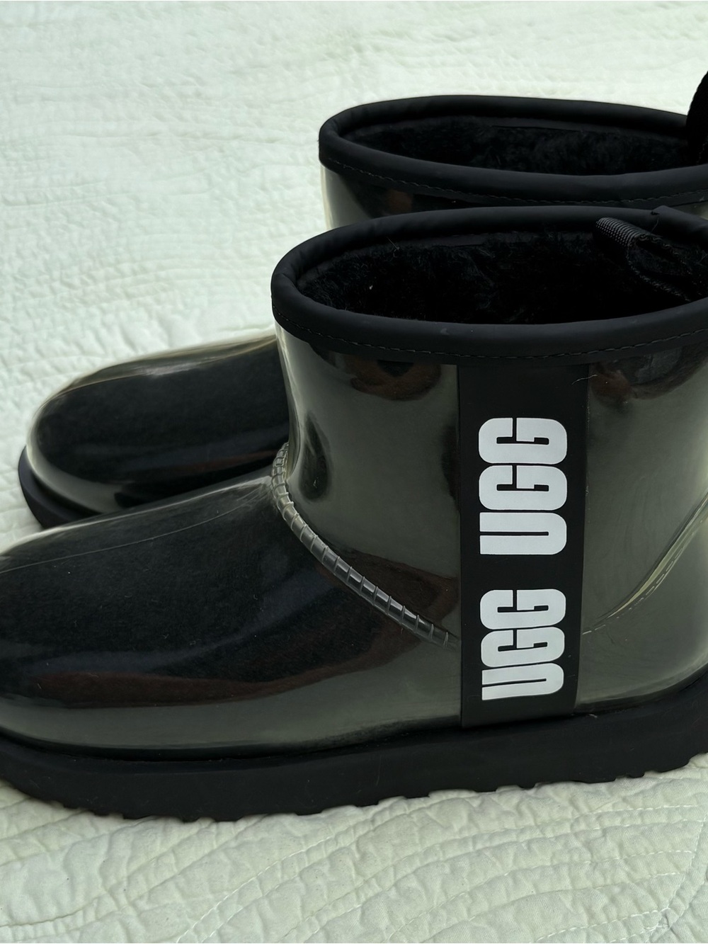 UGG Women’s Black Gloss Waterproof Short Boot with faux fur interior size 6